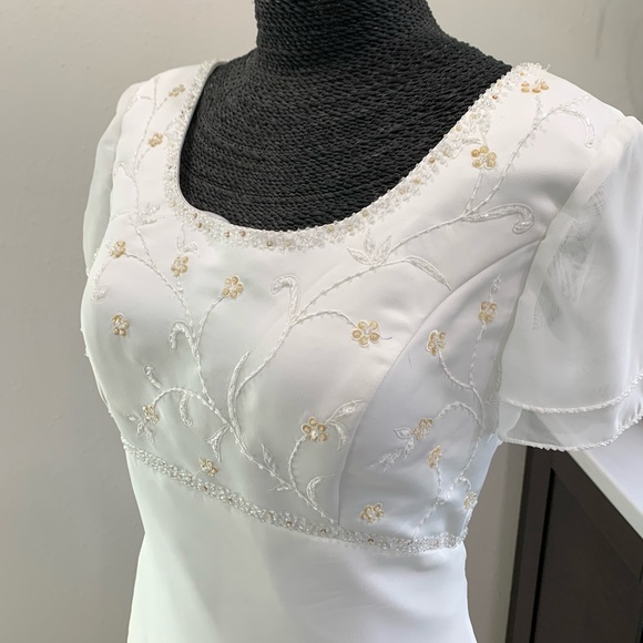 🚫SOLD🚫Modest White Tiered Wedding Gown Sz 12 - Picture 6 of 12